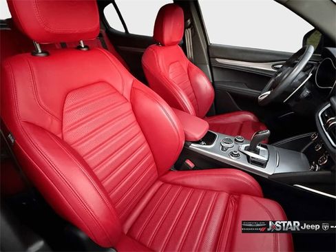 Used 2023 Alfa Romeo Stelvio Veloce image 11