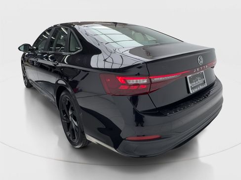 Used 2025 Volkswagen Jetta SE w/ Sunroof Package FWD image 10