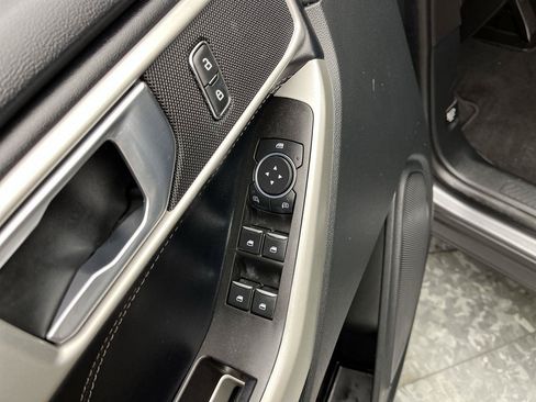 Used 2022 Ford Explorer XLT AWD/4WD image 7