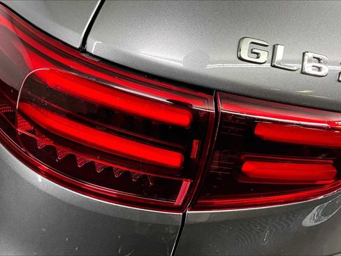 New 2025 Mercedes-Benz GLB 250 4MATIC image 6