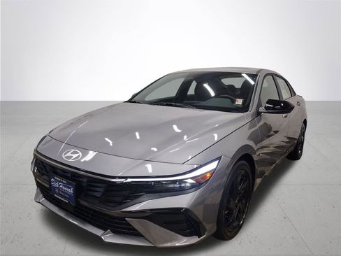 New 2026 Hyundai Elantra SEL Sport image 2