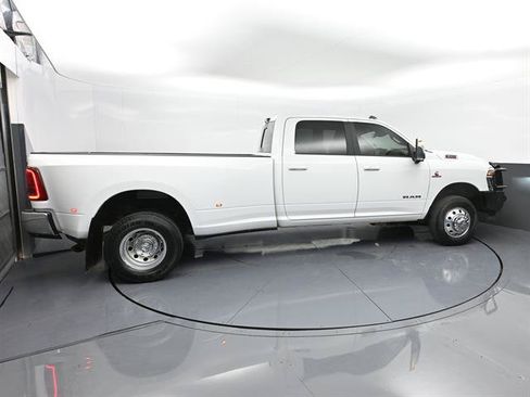Used 2026 RAM 3500 Laramie w/ Towing Technology Group AWD/4WD image 28
