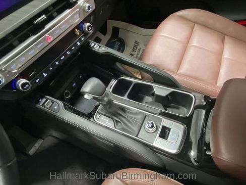 Used 2024 Kia Telluride EX w/ EX Captain's Chair Package image 19