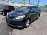 Used 2017 Toyota Sienna LE image 2
