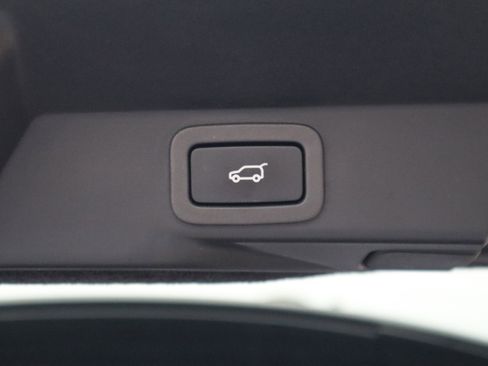 Used 2016 Land Rover Range Rover Sport SVR image 36