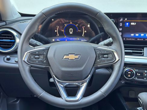 Used 2025 Chevrolet Trax LT w/ LT Convenience Package FWD image 18