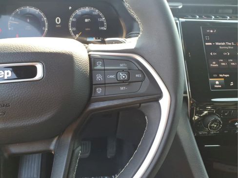 Used 2023 Jeep Grand Cherokee Altitude AWD/4WD image 28