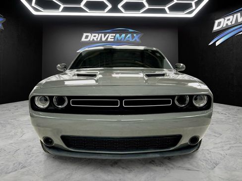 Used 2019 Dodge Challenger SXT RWD image 8