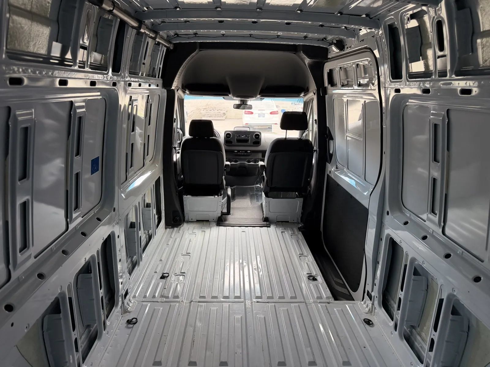 Used 2025 Mercedes-Benz Sprinter 2500 image 29