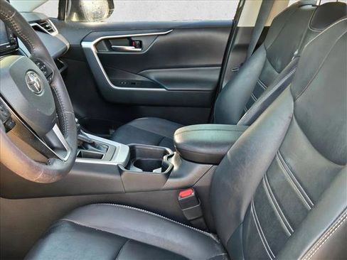 Used 2021 Toyota RAV4 XLE Premium image 20