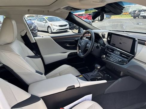 Used 2025 Lexus ES 350 Ultra Luxury w/ Accessory Package (Z1) FWD image 17