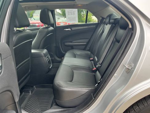 Used 2020 Chrysler 300 Touring L w/ Value Package AWD/4WD image 19