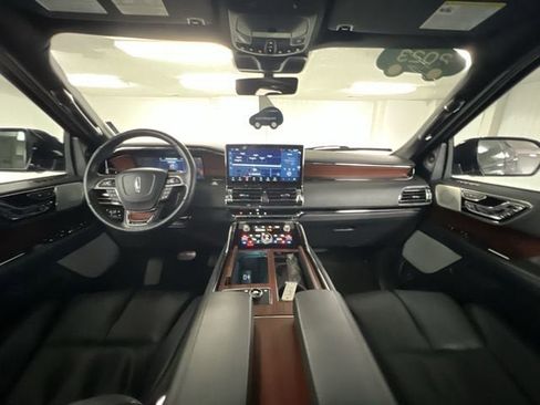 Used 2023 Lincoln Navigator Reserve image 21