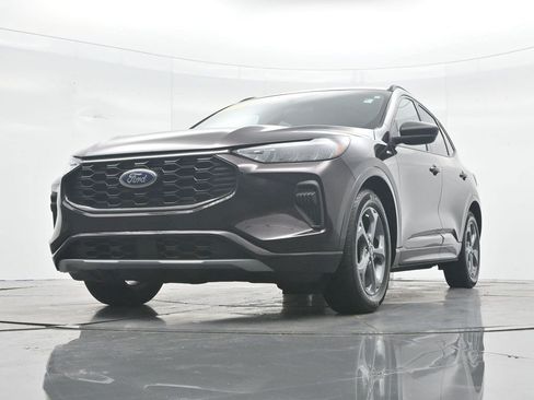 Used 2023 Ford Escape ST-Line w/ Tech Pack #1 FWD image 32