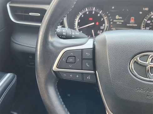 Used 2022 Toyota Highlander XLE image 28