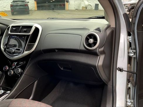 Used 2018 Chevrolet Sonic LT w/ Convenience Package FWD image 17