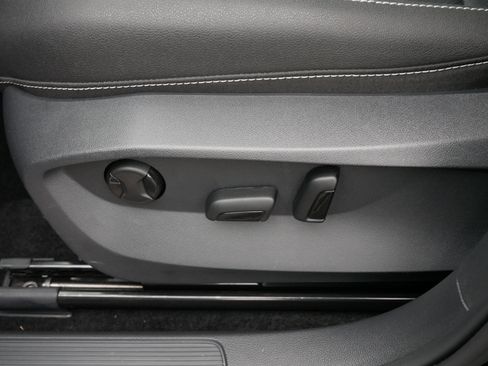 Certified 2025 Volkswagen Taos SEL image 20