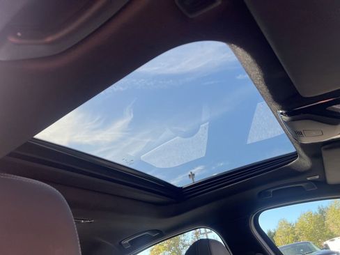 Used 2025 BMW 330i xDrive Sedan image 25