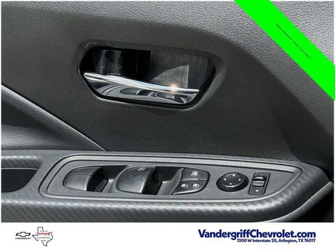 Used 2025 Nissan Versa SV FWD image 18