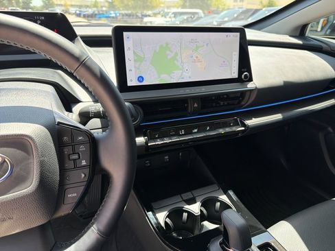 Used 2025 Toyota Prius FWD image 23