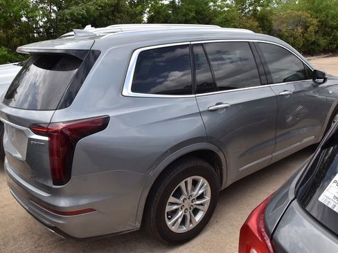 Used 2024 Cadillac XT6 Luxury FWD image 6