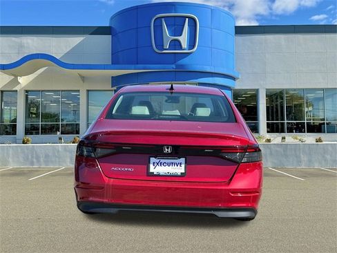 New 2025 Honda Accord SE image 3