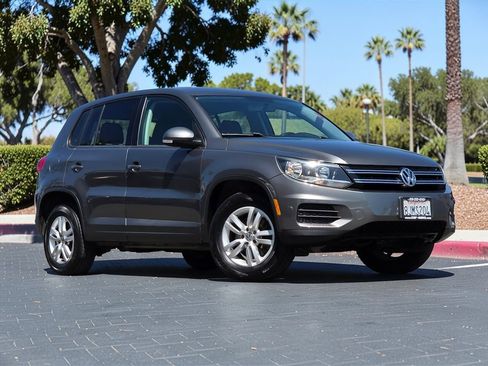 Used 2014 Volkswagen Tiguan S image 2