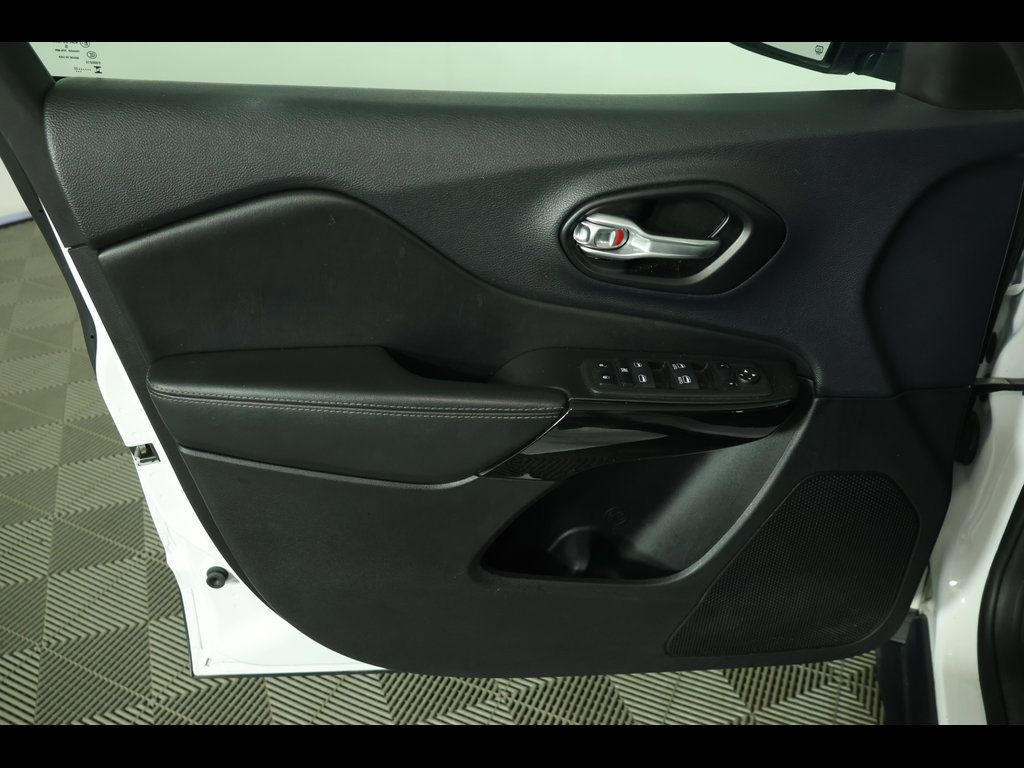Used 2023 Jeep Cherokee Altitude Lux AWD/4WD image 20