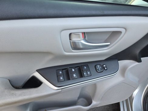 Used 2015 Toyota Camry SE image 14