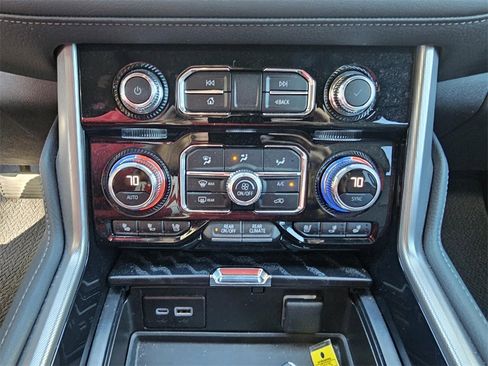 Used 2023 GMC Yukon XL Denali image 21