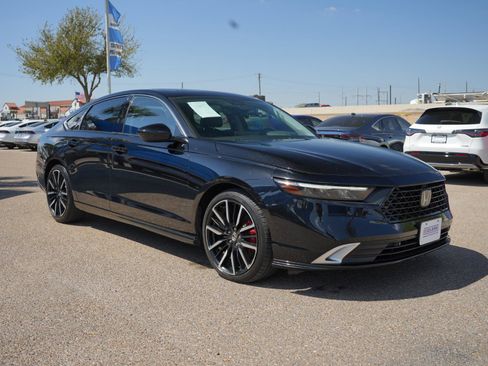 Used 2023 Honda Accord Touring image 3