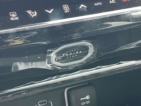 New 2026 Jeep Grand Cherokee Limited w/ Luxury Tech Group II AWD/4WD image 36