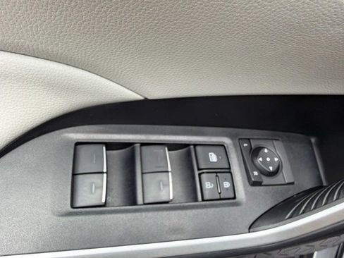 Used 2023 Toyota RAV4 XLE w/ Convenience Package FWD image 8