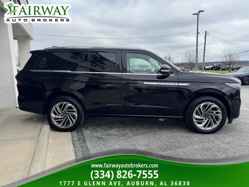 Used 2025 Lincoln Navigator Reserve AWD/4WD image 5