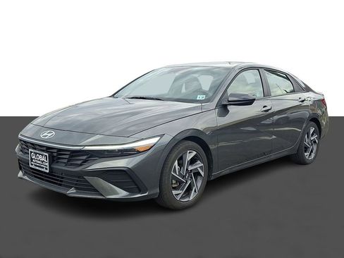 Used 2025 Hyundai Elantra Sport image 3