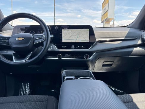 Used 2025 Chevrolet Equinox LT FWD image 34