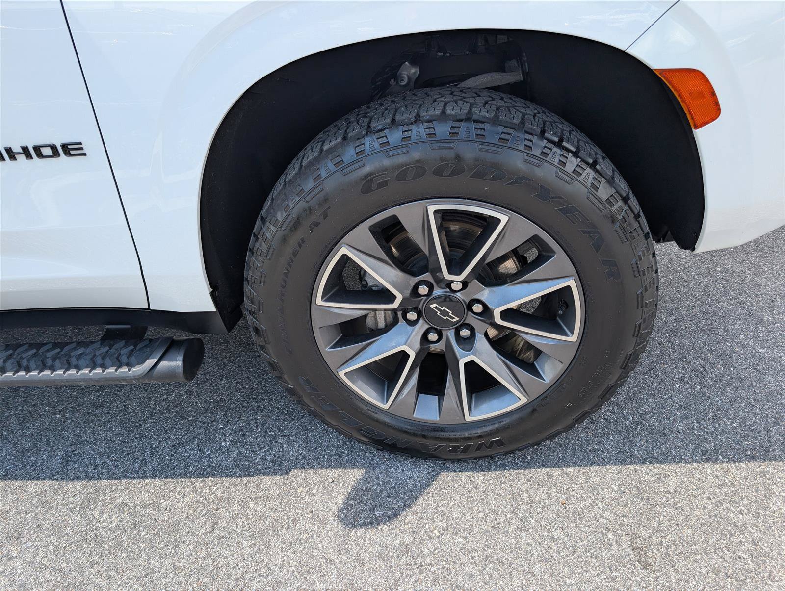 Used 2023 Chevrolet Tahoe Z71 w/ Luxury Package AWD/4WD image 9