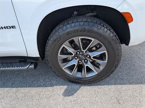 Used 2023 Chevrolet Tahoe Z71 w/ Luxury Package AWD/4WD image 9