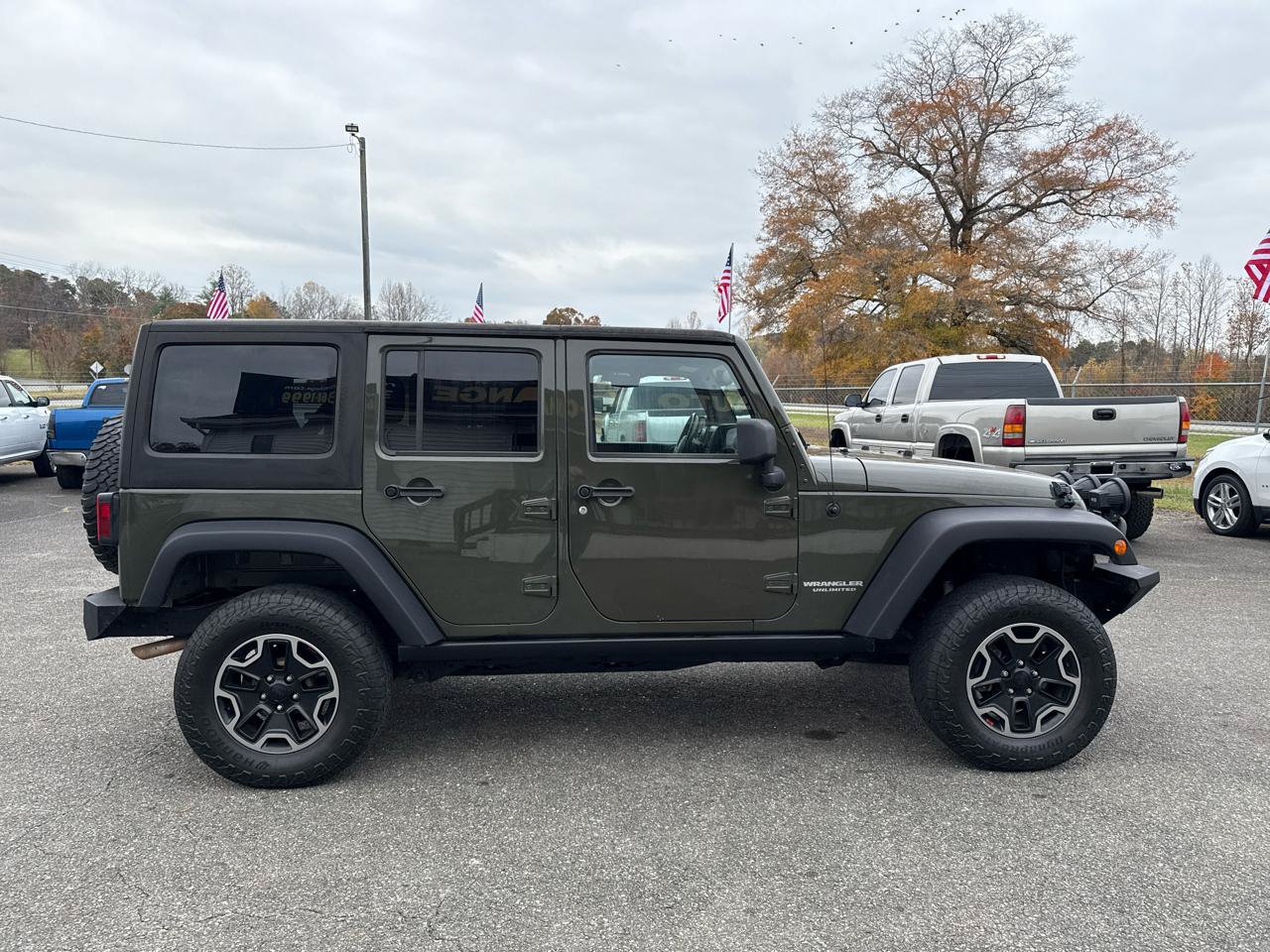 Used 2015 Jeep Wrangler Unlimited Rubicon w/ Connectivity Group AWD/4WD image 18
