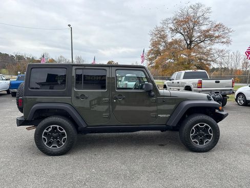 Used 2015 Jeep Wrangler Unlimited Rubicon w/ Connectivity Group AWD/4WD image 18