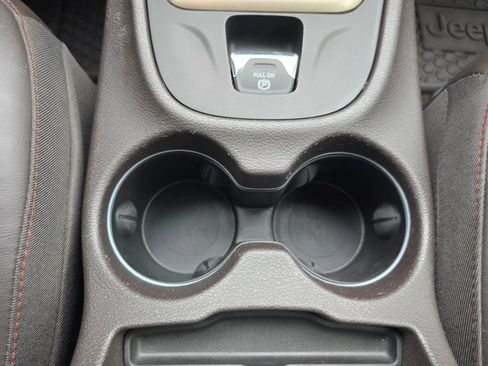 Used 2017 Jeep Cherokee Trailhawk image 37