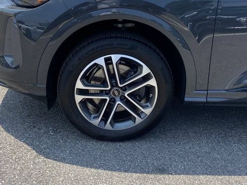 Used 2025 Audi Q5 Premium w/ Convenience Package AWD/4WD image 11