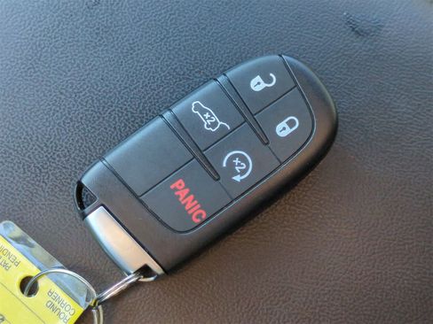 Used 2022 Dodge Durango GT image 34