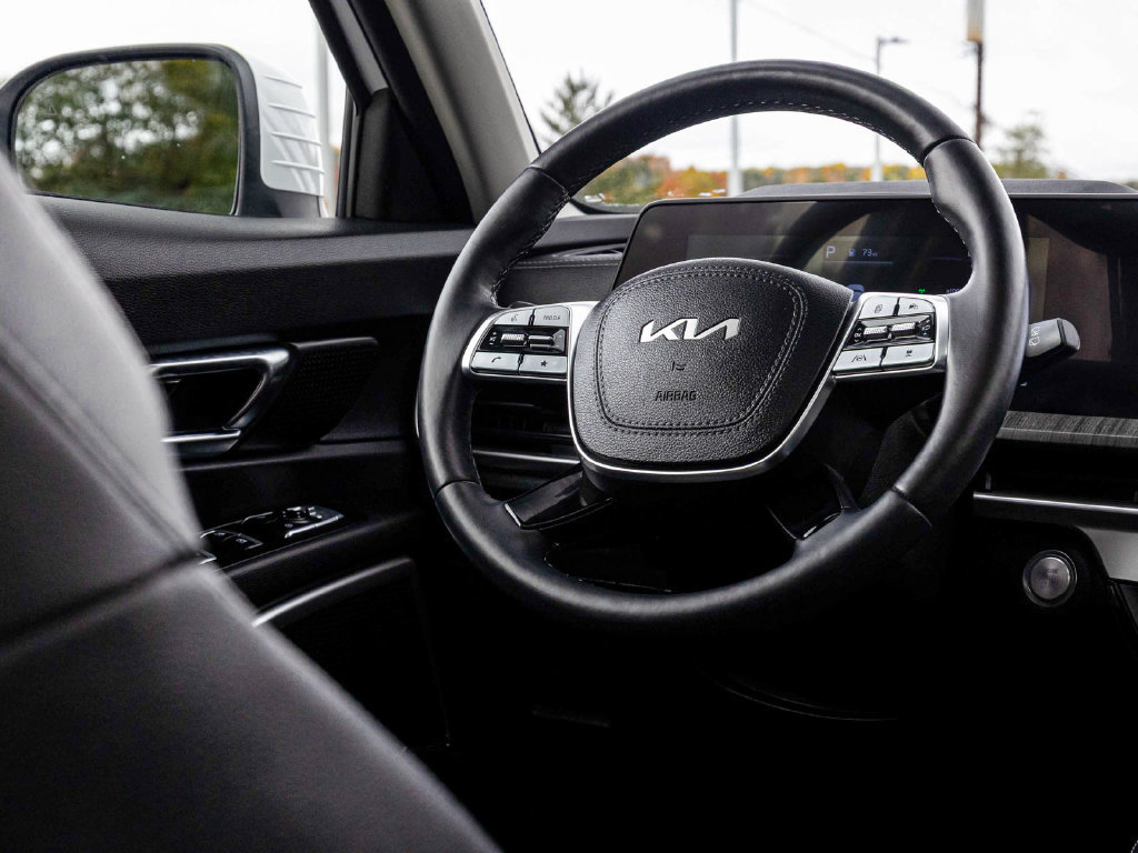 Used 2024 Kia Telluride EX w/ EX Captain's Chair Package AWD/4WD image 23