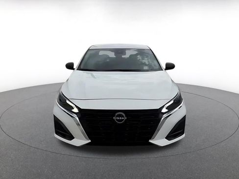 Used 2025 Nissan Altima 2.5 SV FWD image 4