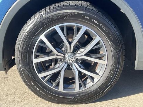 Used 2019 Volkswagen Tiguan SE w/ Panoramic Sunroof Package image 5