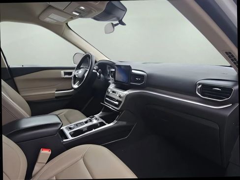 Used 2023 Ford Explorer XLT w/ Equipment Group 202A image 23