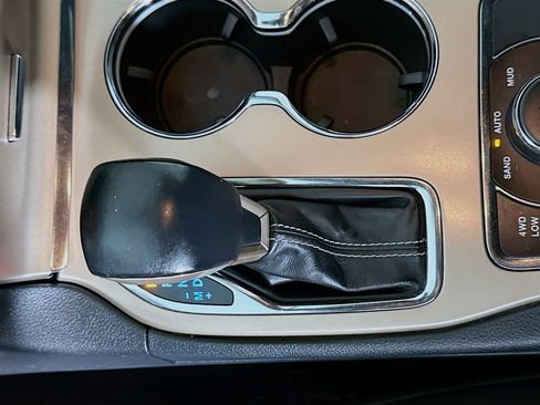 Used 2017 Jeep Grand Cherokee Limited image 20