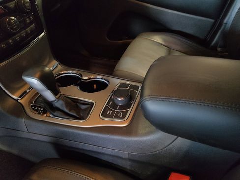Used 2019 Jeep Grand Cherokee Limited AWD/4WD image 26