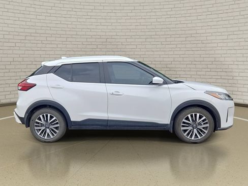 Certified 2024 Nissan Kicks SV FWD image 4